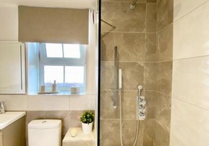 PERFECT CENTRAL LOCATION- 5 minutes from TOWER BRIDGE ! 8 minutes walk from tube