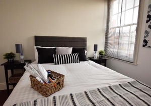 Perfect for Uni and City Stays - Modern 2-Bed with Parking
