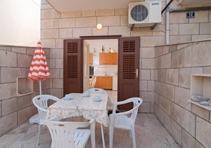 Pet friendly apartment in Supetar