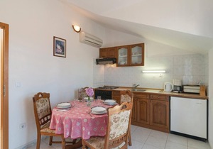 Pet friendly apartment in Supetar