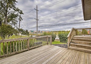 Pet-Friendly Getaway with Yard - 12Mi to Downtown KC