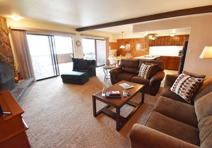 Pet Friendly-Lakefront, Amazing Views. Available for 30 Days or More Only