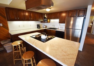Pet Friendly-Lakefront, Amazing Views. Available for 30 Days or More Only