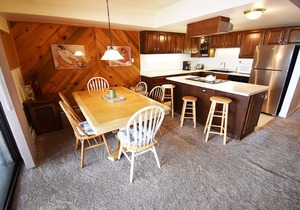 Pet Friendly-Lakefront, Amazing Views. Available for 30 Days or More Only