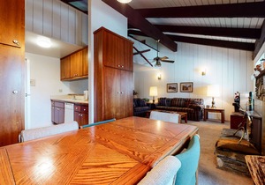 Pet-Friendly & Rustic. Near The Village & Lakes Basin, Pool & Hot Tub On-site