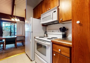 Pet-Friendly & Rustic. Near The Village & Lakes Basin, Pool & Hot Tub On-site