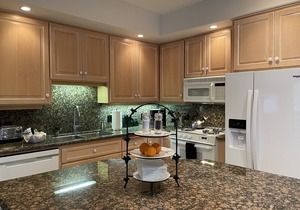 Pet Friendly Villa Unit with Two-Primary Bedroom Suites on Bend's Westside