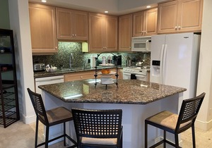 Pet Friendly Villa Unit with Two-Primary Bedroom Suites on Bend's Westside