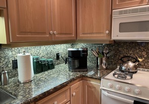 Pet Friendly Villa Unit with Two-Primary Bedroom Suites on Bend's Westside