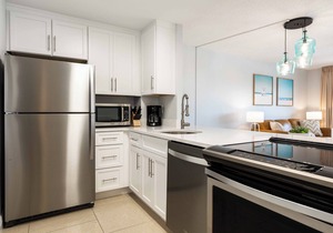 Pier-Side Penthouse Spacious Corner Unit W/Heated Pool & BBQ Grills! 🌴