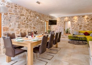 Pitve Villa Sleeps 14 Pool Air Con WiFi