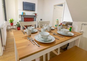 PLATFORM Fishing Quarter Apartment 1 with Free Street Parking