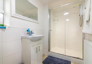 PLATFORM Fishing Quarter Apartment 1 with Free Street Parking