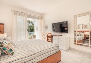 Playa Bonita lavish Apartment at Lake View 42B