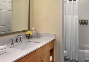Pleasant Stay, Convenient Location! Onsite Pool, Free Breakfast, Free Parking