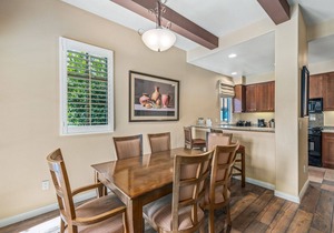 Poolside! Stunning Villa near sparking pool & large spa, Garage, Pet Friendly! (L62-2)