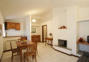 Portion of Villa 5 Sleeps 150mt from Giannella beach