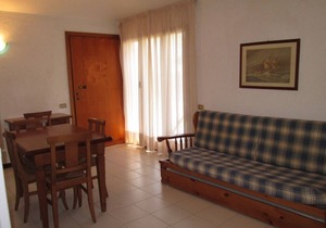 Portion of Villa 5 Sleeps 150mt from Giannella beach