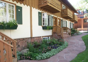 Premium Location, A/C, Washer/dryer, Walk to Everything, Many Amenities