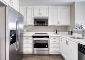 Premium Santana Row 1BR w/Gym & Pool, 10 mins to Google, by Blueground