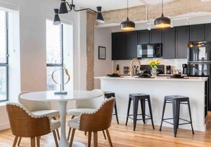 Prestigious Oak Lawn Loft With King Bed