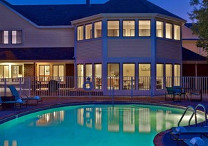 Prime Location! Pet-friendly Property, with Onsite Pool, Free Parking