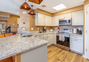 Prime Resort Location, Modern Ski/Out w/Balcony