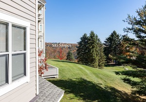 Prime Resort Location, Modern Ski/Out w/Balcony