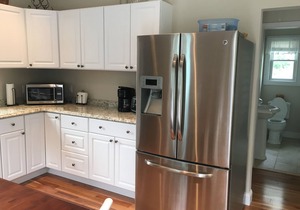 Pristine cottage 1 mile from East Matunuck State Beach.