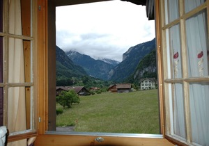 Pristine home in a charming village, large grassy sunbathing area, view of the Mönch and Jungfrau!