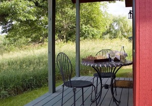 Private guest house w/jacuzzi tub, gas fireplace close to several famous parks