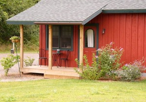 Private guest house w/jacuzzi tub, gas fireplace close to several famous parks