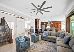 PRIVATE HEATED POOL, PRIVATE BEACH, HOT TUB, Pickleball & Boat Dock & Bay Access