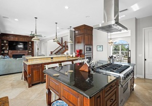 PRIVATE HEATED POOL, PRIVATE BEACH, HOT TUB, Pickleball & Boat Dock & Bay Access