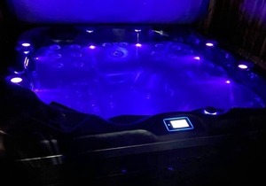 Private Hot Tub, Sauna, Ice Bath & Gym & Apartment