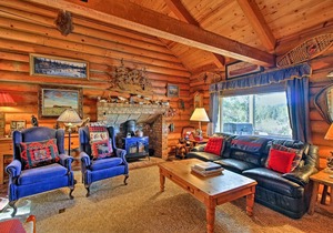 Private Log Cabin in Bend w/ Deschutes River View!