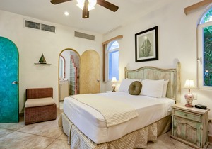 Private Luxury Beach Front Villa-Beautiful Beach, Infinity Pool and Full Staff