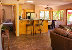 Private Luxury Villa Kitchen Pool & Hot Tub, 5~ minute walk from Zion Entrance.