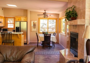 Private Luxury Villa Kitchen Pool & Hot Tub, 5~ minute walk from Zion Entrance.