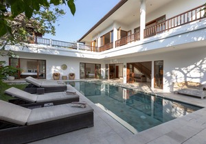 Puri Temple Luxury 3 Bedroom Villa, Pool Table-Canggu
