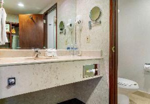 Quality Inn Monterrey La Fe