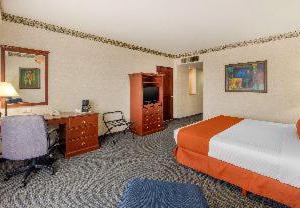 Quality Inn Monterrey La Fe