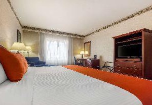 Quality Inn Monterrey La Fe