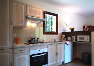 Quiet small house in Holiday Resort * swimming pool, tennis, bar, activities