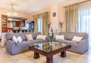 Quiet, spacious and cosy house near the beach