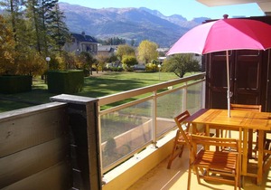 Quiet T2 with terrace in Barcelonnette