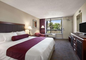 Ramada by Wyndham Sunnyvale Silicon Valley Motel
