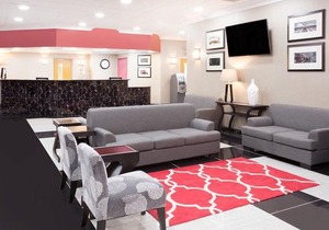 Ramada Plaza by Wyndham Chicago North Shore