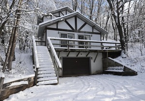 Ready to become a real love bird? Beautiful cabin to wake up hearing song birds