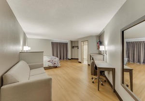 Red Roof Inn & Suites Middletown Ri